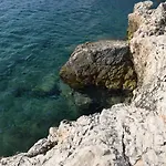 Polic *